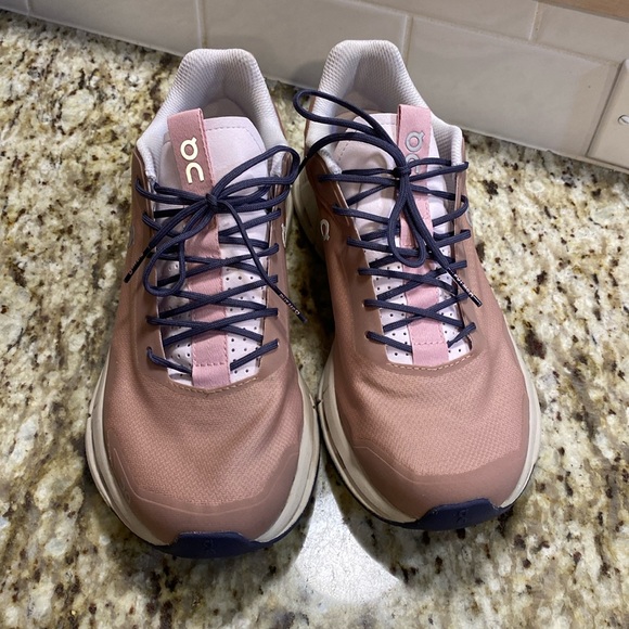 On running shoes- Cloudtec size 10.5 - Picture 2 of 4